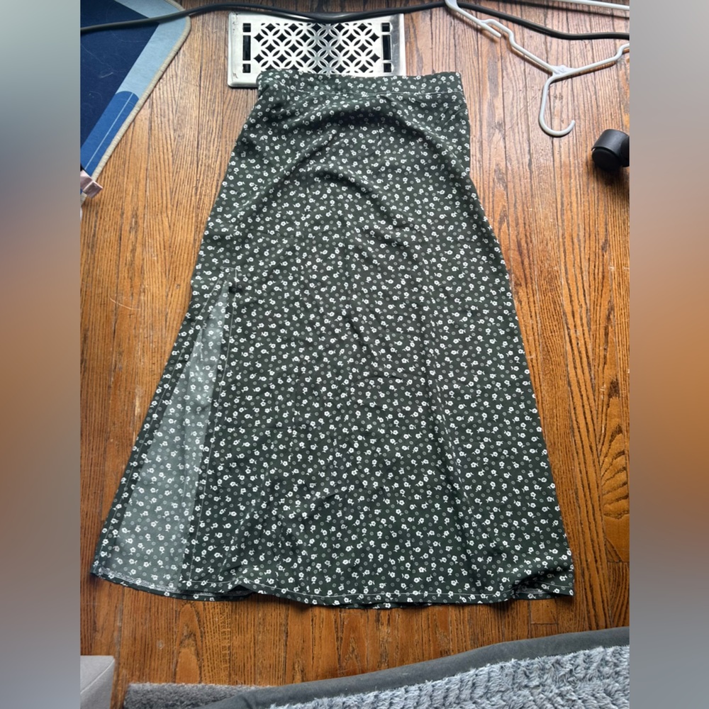 HM skirt selling cause it’s too small